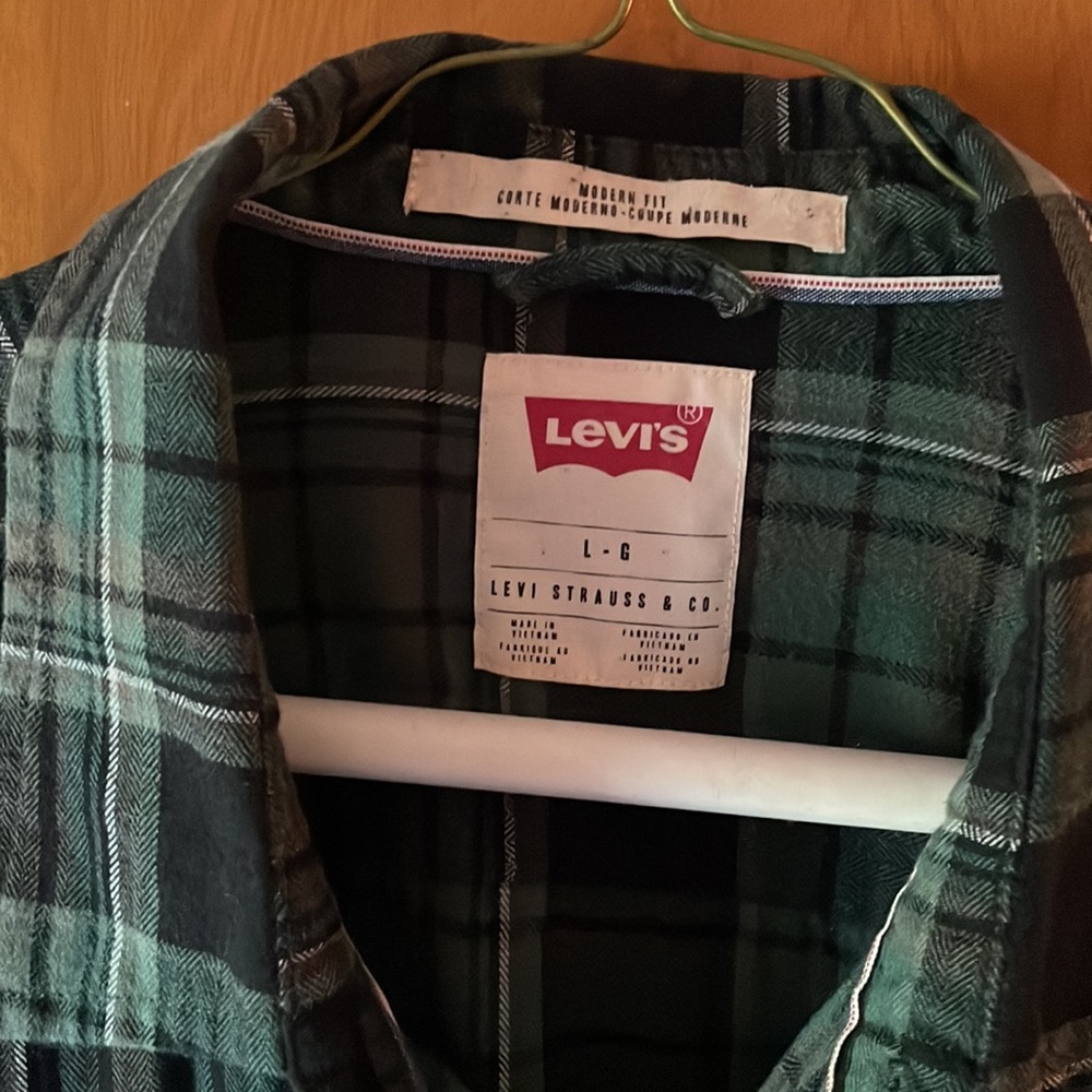 L Levi’s button down - Picture 2 of 2